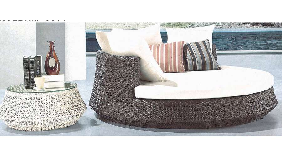 Wide Wicker Lounger
